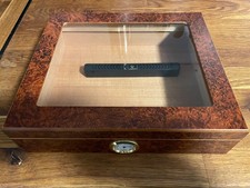 Zedernholz Humidor für ca. 30 Zigarren mit Sichtfenster - Braun Wurzeloptik