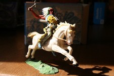 Elastolin Figur Indianer zu Pferd Häuptling Tomahawk, handbemalt – Vintage Figur