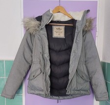 Hollister Puffer-Jacke hellgrau mit Faux-Fell, gefüttert, Gr. M
