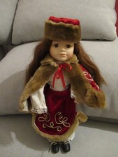 Porzellan - Sammler - Puppe mit aufwendig verzierter Kleidung  - T95