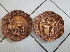 2 Vintage Wandteller Holzteller geschnitzt 3D, Durchmesser je ca. 21,5 cm