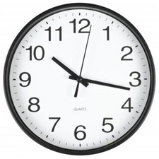 Klassische Quarz-Wanduhr