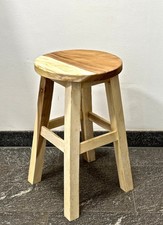 Hocker aus Holz, Blumensäule