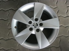 Eine Alufelge Felge Skoda Fabia II Roomster 6Jx15 ET43  5J0601025 AB