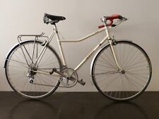 Damen Rennrad der Firma MERAL, 28 Zoll Reifengröße, Perlmutt/ Champagner Farbe.