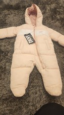 DKNY Schneeanzug Baby 6/9 Neu mit Etikett Designer Baby