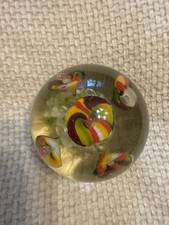 Antikes Glas Paperweight mit Glasblumen – Böhmen um 1920, Handarbeit