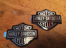 62446-10 CROSS&BAR CHROM SCHWARZ SELBSTKLEBENDE TANKEMBLEME HARLEY® - 78MM LANG