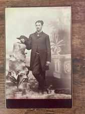 Vintage Cabinet Karte. Mann