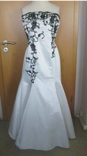 Elegantes Brautkleid  gr. 38 In weiß-Schwarz
