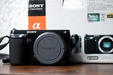 Sony NEX F 3 Systemkamera / APC-C Kamera / Top Zustand / 2148 Auslösungen