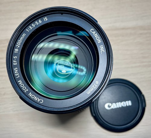 Canon 200mm 3 5 - 18-200mm, f/3.5-5.6