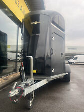 Humbaur Zephir 2 Pferdeanhänger Vollpoly Aluboden 2,4t