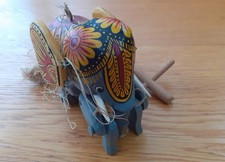 Marionette bemalter Elefant