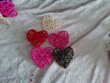 Dekoration/Rattan-Herzen/neu/5 Stück/1xrot/2xpink/1xweiß/1xbraun