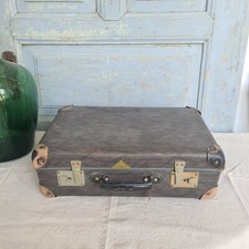 B3777 Alter Reisekoffer um