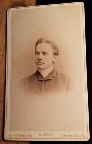 Junger mann portrait ca - junger,