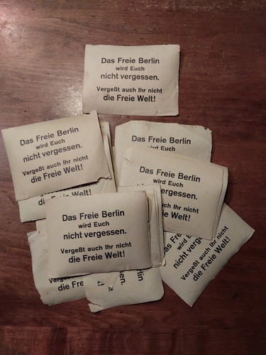 Flugblatt klebezettel berlin - klebezettel, "berlin