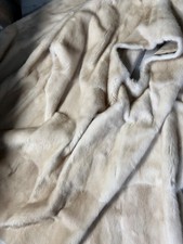 Nerz -Chasuble weiß/cream