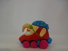 Sammler Auto / Pirat mit Augenklappe im Car