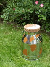 Edelstahl Milchkanne zum Sitzen Hocker mit Deckel aus Kuhfell hellbraun  54 cm