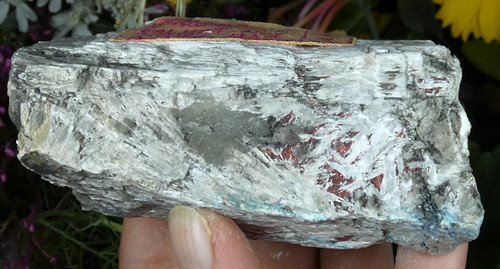Realgar auf tremolith balmat - tremolith,
