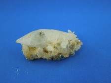 doppelter Caclit-Skalenoeder auf Pyrit (UV) (K121)