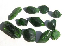 Chromdiopsid, Chrom-Diopsid, getrommelt, 31.4 Ct. Rohedelsteine (E1486)