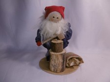 Butticki Schweden  Weihnachten Wichtel mit Holzklotz und Axt