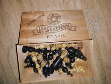 antike Schachfiguren aus Holz