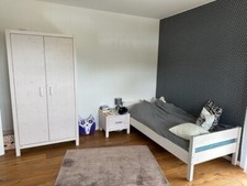 Paidi Pinetta - Bett mit Lattenrost und Umbauseiten + Nachttisch + Regal