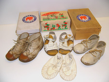 alte Kinderschuhe Schnürer Sandalen für Puppen leere Marken Schuhkarton Konvolut