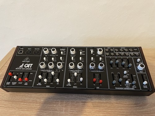 Analog synthesizer behringer - synthesizer,