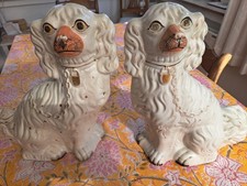 2 Kamin-Hunde aus Porzellan -