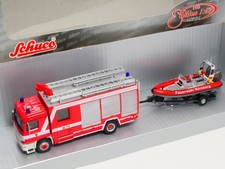 Schuco 21865 Mercedes mit Boot