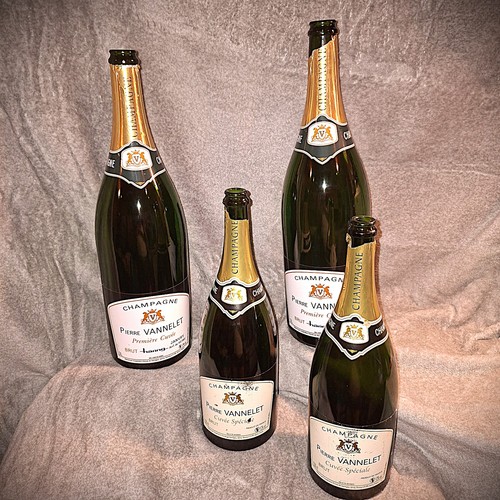 Leere champagnerflaschen je - champagnerflaschen,