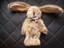 Barbara Bukowski Design Hase Kanina Kaninchen m. Fliege ca. 17x 14 cm Plüschtier