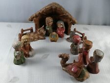 Weihnachtskrippe Bisquitporzellan komplett mit Krippenfiguren im naiven Stil