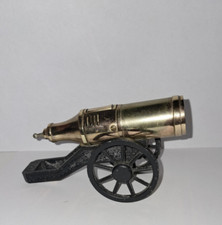 Messing-Kanone auf Lafette als Benzin-Feuerzeug, vermutl. fehlt ein Feuerstein