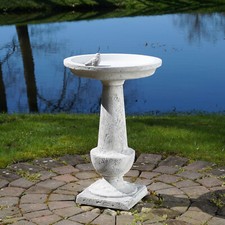 Vogelbad mit Säule
