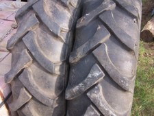 2 Räder Traktor Komplettrad 8-Loch Felge m. Reifen 11.25-24 Bulldog guter Zust.