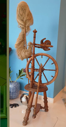 Holz spinnrad mit rocken - holz,