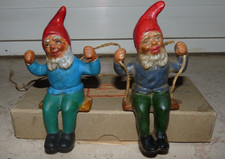 2 Gartenzwerge (true vintage) auf Schaukel   L/B/H 5x6x12,5 cm HEISSNER?