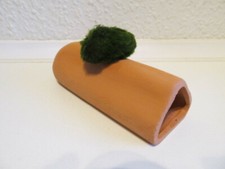 Bepflanzte Ablaichhöhlen mit Mooskugel in terrakotta