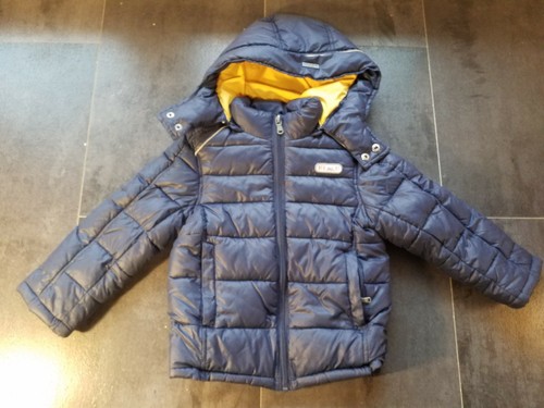 Schöne dunkelblaue warme
