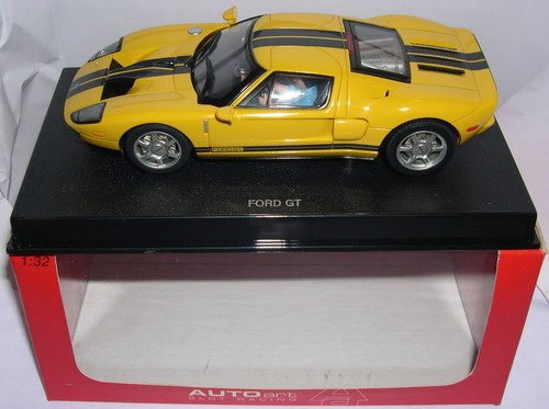 Slot car autoart - car,