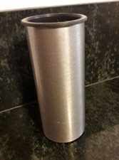 Grabvase aus ALU, 19cm hoch D= 8cm Fa. Plein mit Blumeneinsatz Kunststoff