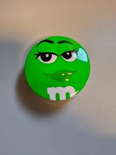 M&M´s Blechdose, grün, Ø13cm / gefüllt mit kleinen Figuren
