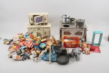 Q15K97- Puppenküche Holz Schrank Puppenofen und Zubehör 