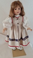 Hochwertige Porzellan Puppe – Handarbeit – 58cm mit Trachtenstil